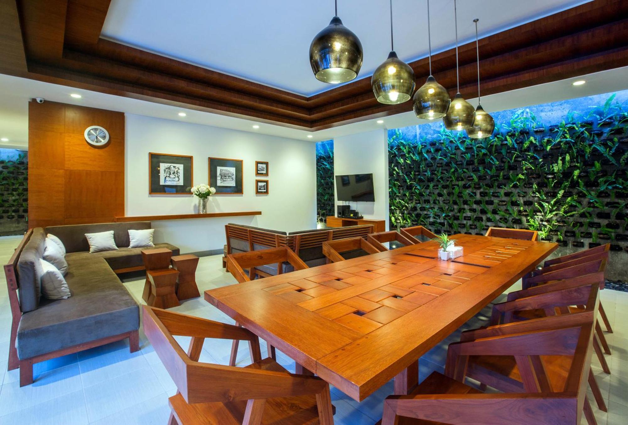 Pudak Sari Unizou Kuta (Bali)